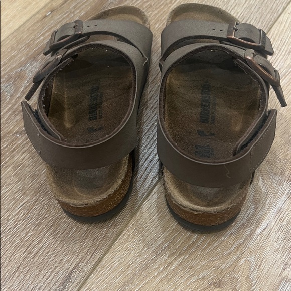 Kids size 31 Birkenstock Velcro sandal - Picture 3 of 6